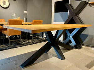 Esstisch Köln Eiche massiv 200 bis 320 in 4 cm Dicke Holz geölt mit Spider Metall Gestell schwarz 6 Größen