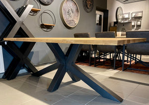 Esstisch Köln Eiche massiv 200 bis 320 in 4 cm Dicke Holz geölt mit Spider Metall Gestell schwarz 6 Größen