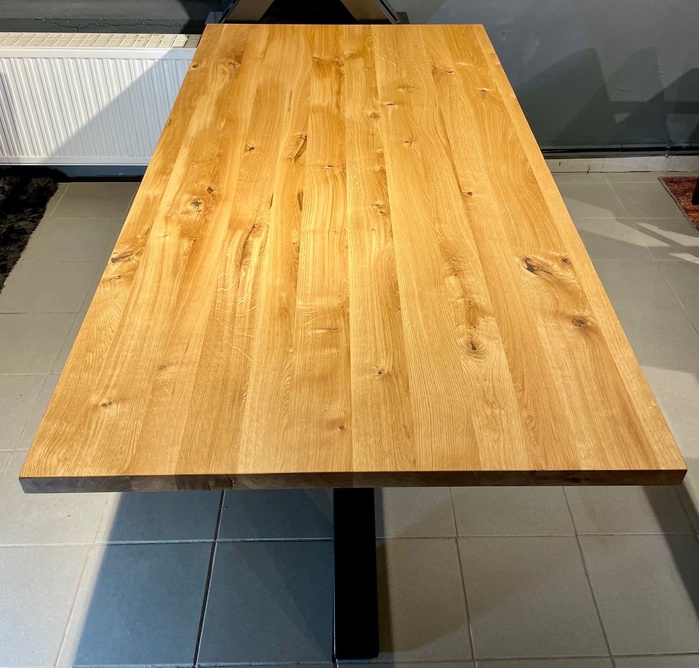 Table à manger Cologne chêne massif 200 à 300 cm d'épaisseur 4 cm bois huilé avec piètement métallique araignée noir 6 tailles