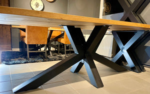 Esstisch Köln Eiche massiv 200 bis 320 in 4 cm Dicke Holz geölt mit Spider Metall Gestell schwarz 6 Größen