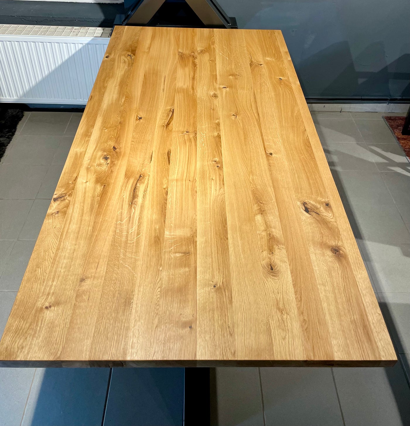 Table à manger Cologne chêne massif 200 à 300 cm d'épaisseur 4 cm bois huilé avec piètement métallique araignée noir 6 tailles