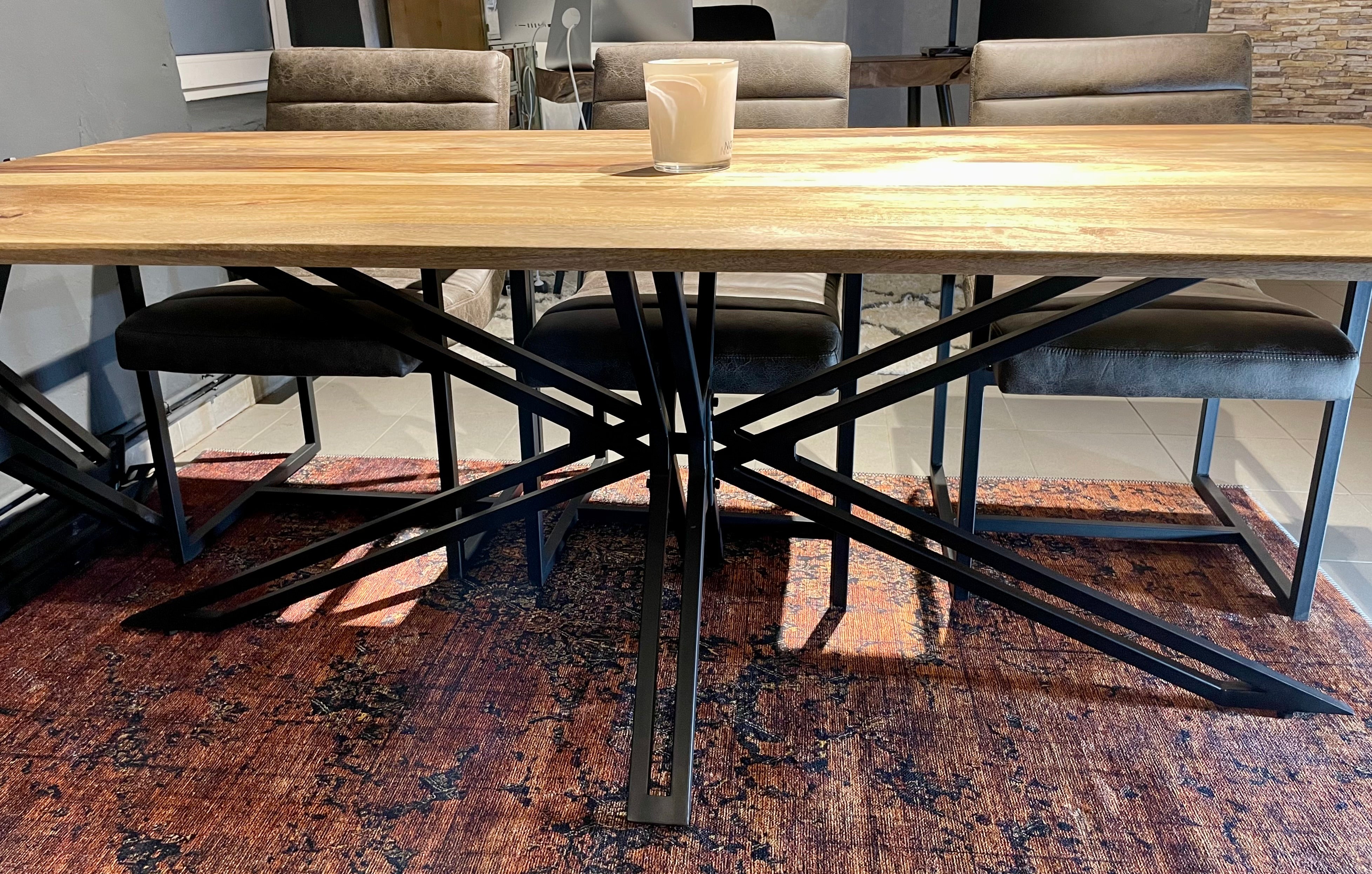 Esstisch Madras Mango massiv 120 bis 220 mit "Schweizer Kante" Echtholz mit Design Spider Gestell in 6 Größen