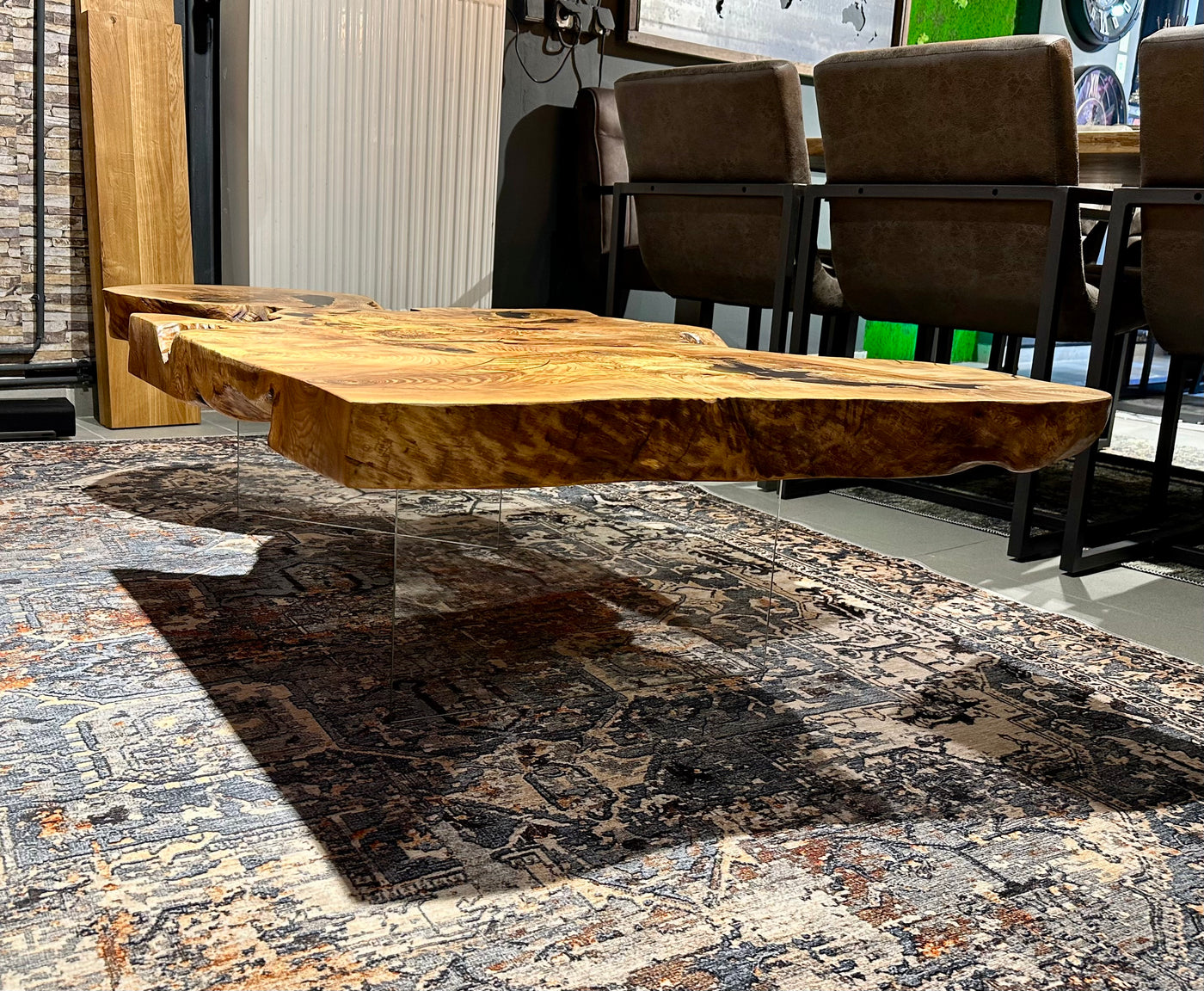 Massiver Epoxid Couchtisch aus Edelesche Holz 150 cm Epoxy Wohnzimmer Tisch Echtholz