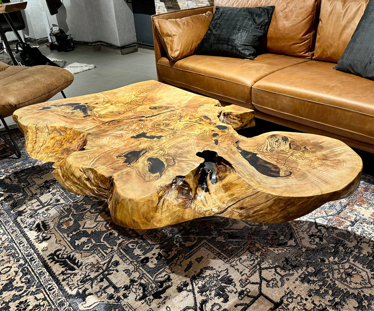 Massiver Epoxid Couchtisch aus Edelesche Holz 150 cm Epoxy Wohnzimmer — Megatische