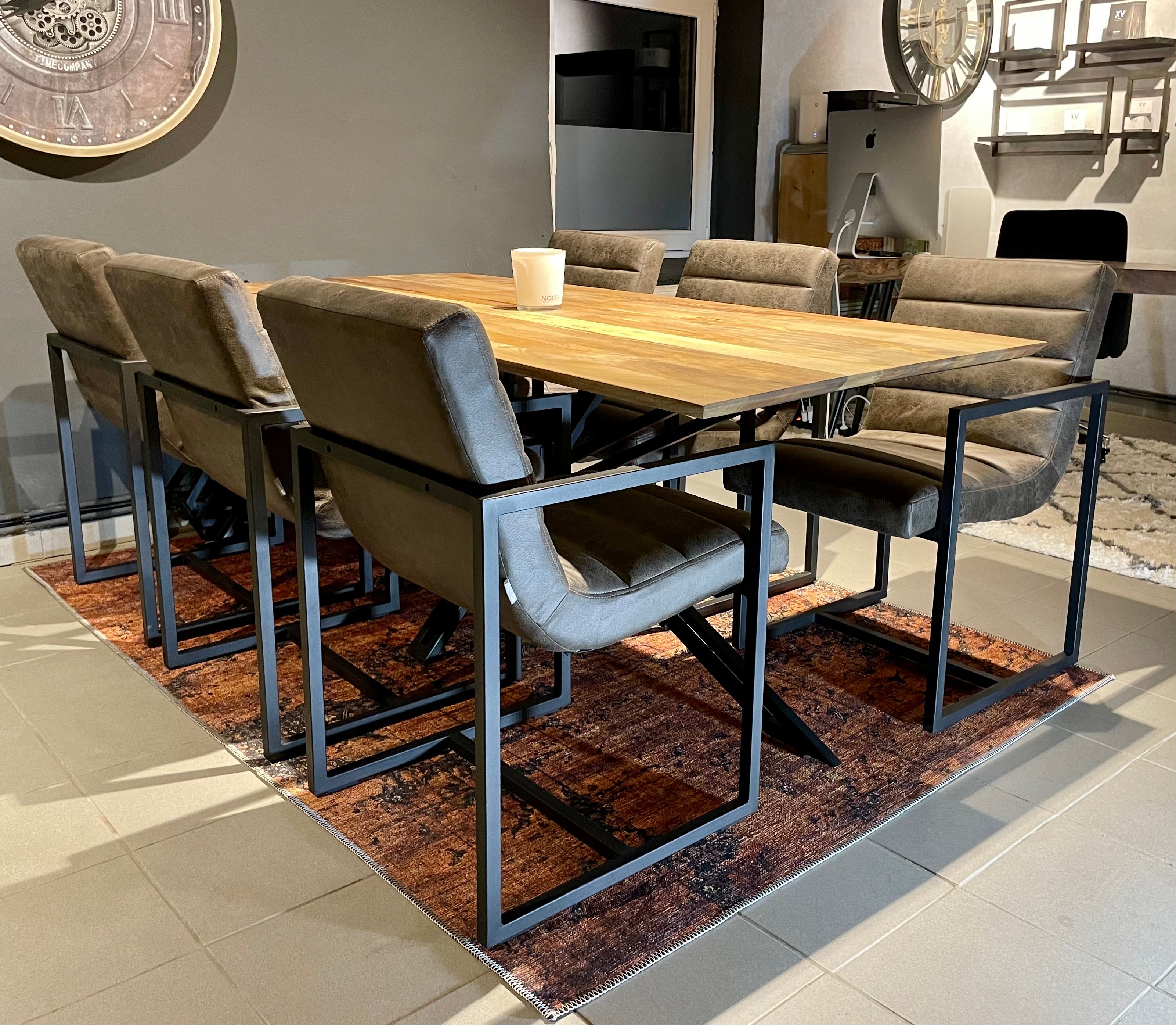 Esstisch Madras Mango massiv 120 bis 220 mit "Schweizer Kante" Echtholz mit Design Spider Gestell in 6 Größen