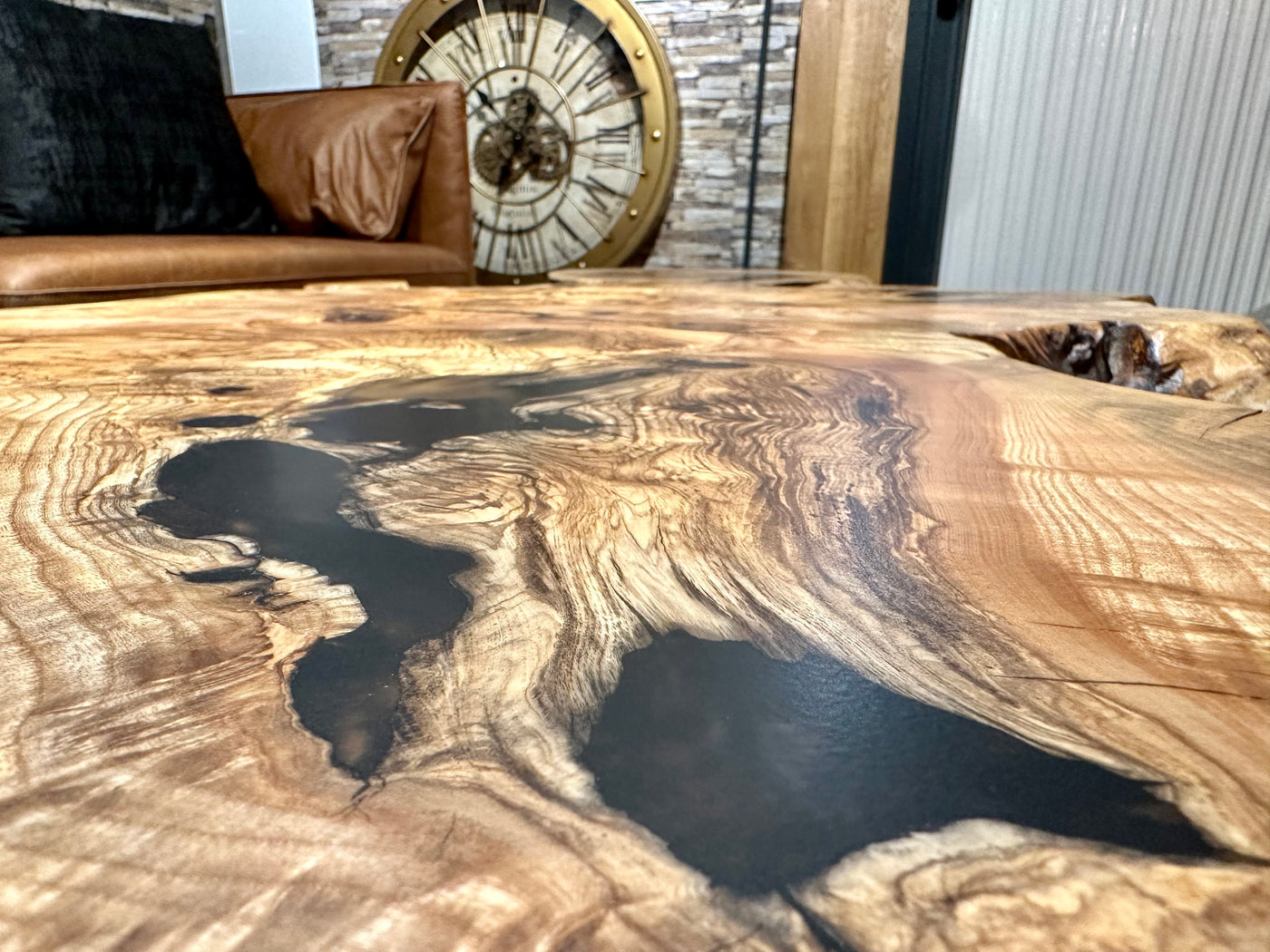 Massiver Epoxid Couchtisch aus Edelesche Holz 150 cm Epoxy Wohnzimmer Tisch Echtholz