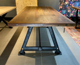 Altholz Esstisch Rom 180 / 200 / 240 cm dunkel gebeizt Massivholz mit Gusseisen Gestell schwarz