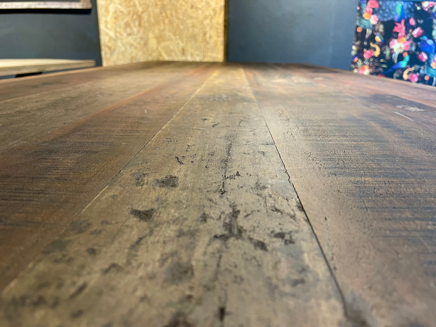 Altholz Esstisch Rom 180 / 200 / 240 cm dunkel gebeizt Massivholz mit Gusseisen Gestell schwarz