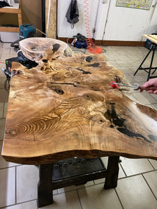 Massiver Epoxid Couchtisch aus Edelesche Holz 150 cm Epoxy Wohnzimmer Tisch Echtholz
