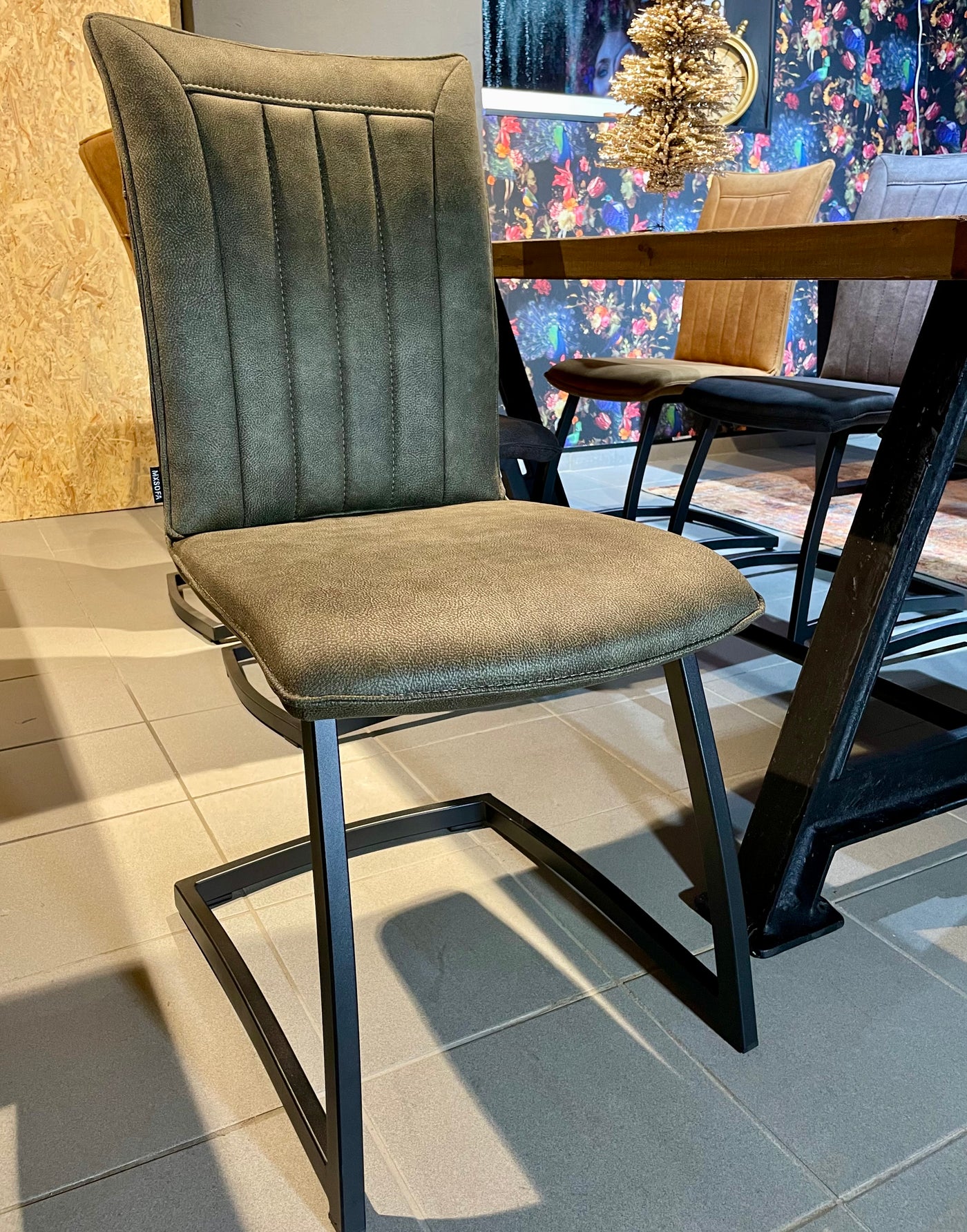 Freischwinger Stuhl Amaro Kunstleder in 3 Farben Cognac Grün Anthrazit mit Metallgestell