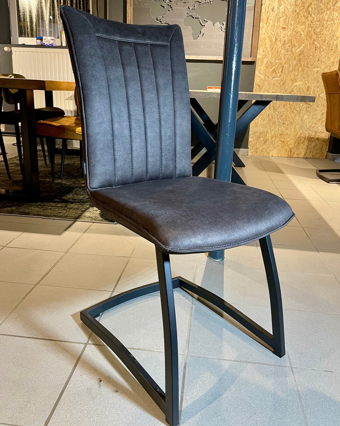 Freischwinger Stuhl Amaro Kunstleder in 3 Farben Cognac Grün Anthrazit mit Metallgestell