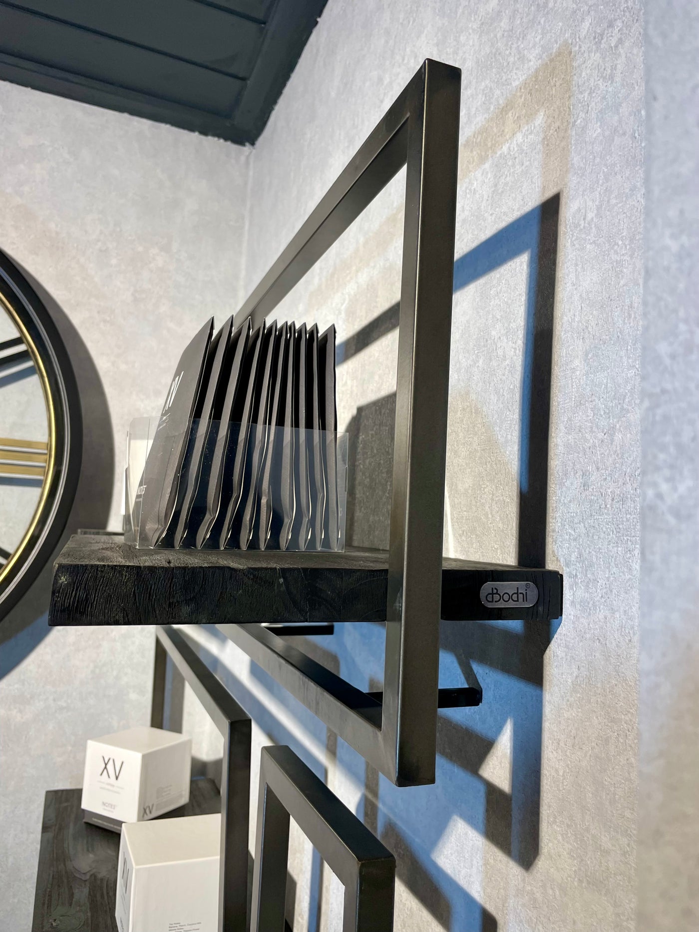 Étagère murale noire BLACK SHELFMATE Type C Meuble industriel Teck Métal Acier brut Étagère suspendue Style industriel Étagère aspect vieilli Bois de teck