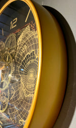 Lade das Bild in den Galerie-Viewer, Golden Atlas Zahnrad Wanduhr 46 cm gold Beton grau animiert drehend
