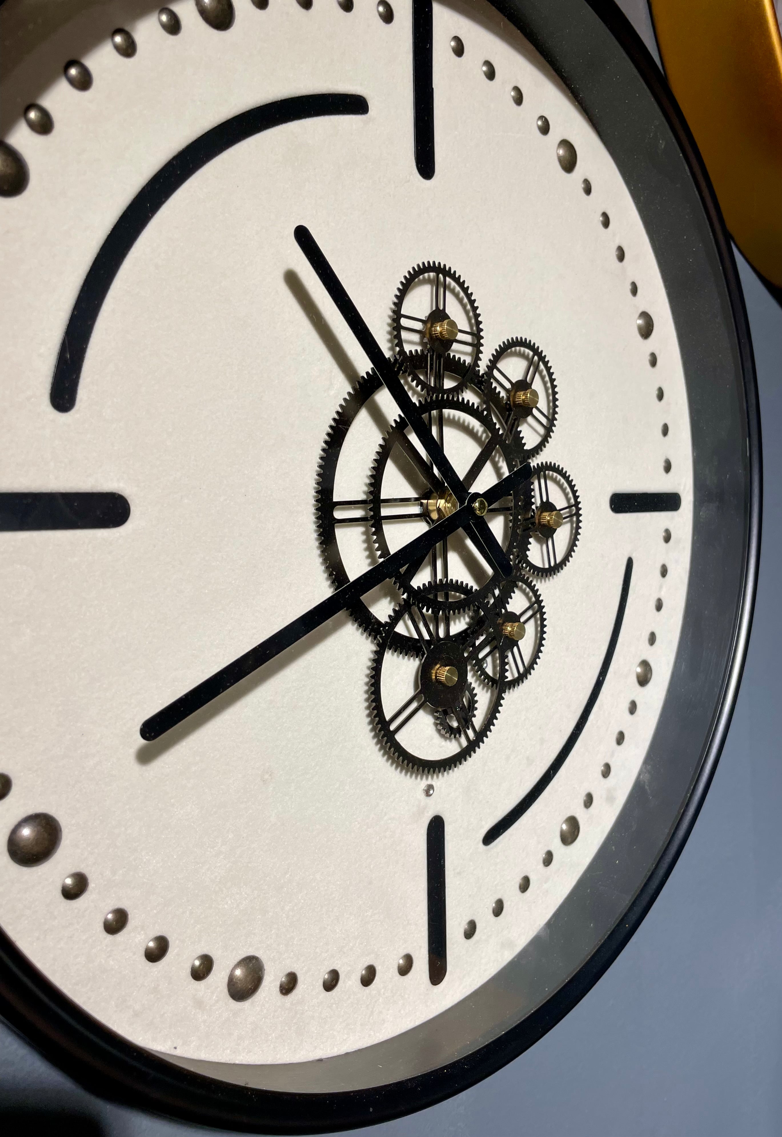 Denver Zahnrad Wanduhr 46 cm Schwarz weiss animiert drehend