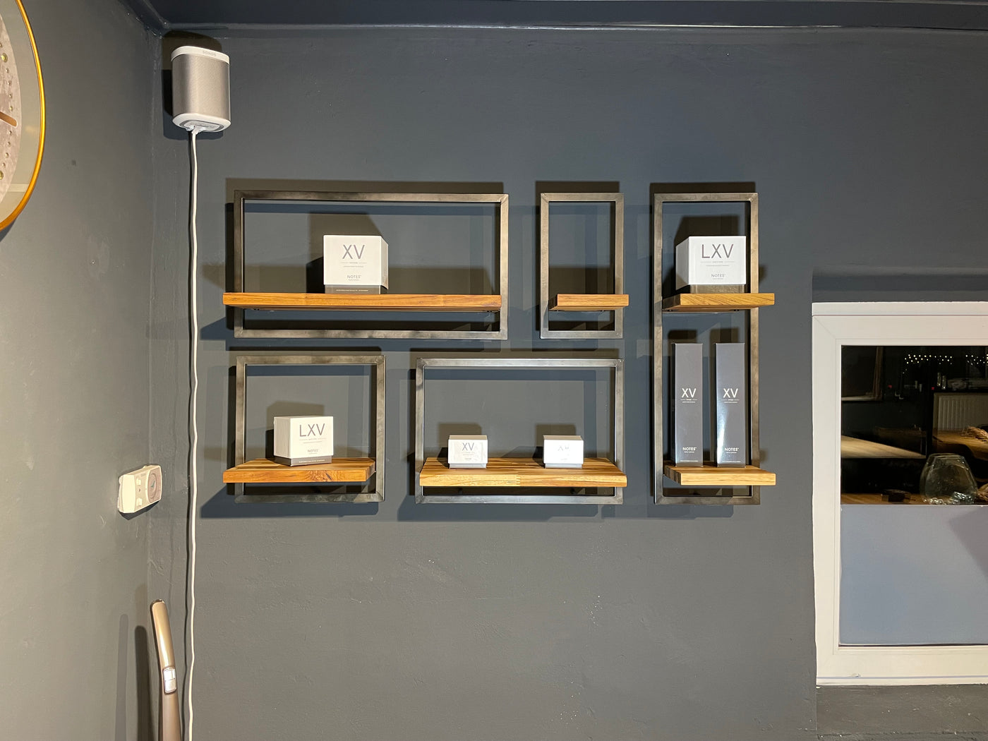 SHELFMATE Typ B Wandregal Industrial Möbel Teakholz Metall schwarz Blankstahl Hängeregal Industrie Stil Regal Used Look Teak Holz