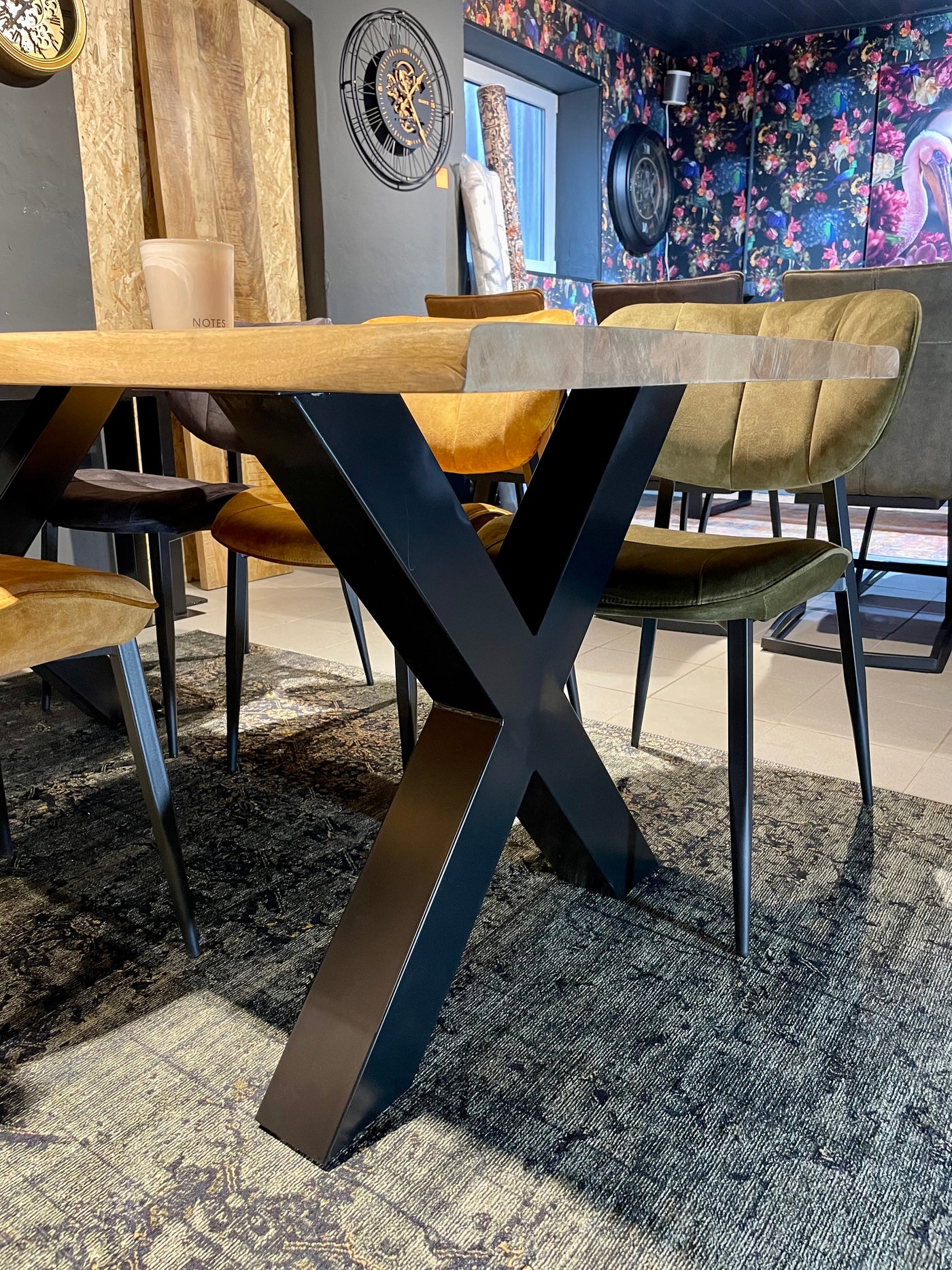 Baumkante Esstisch Puri Mangoholz 180 bis 240 in 4 cm mit X Gestell massiv 4 Größen