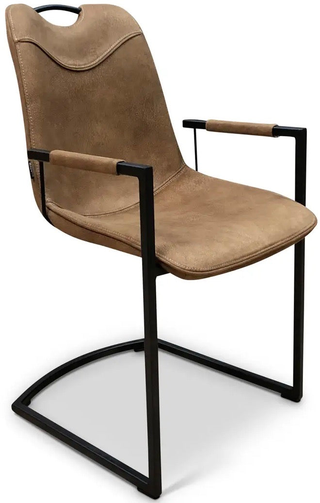 Chaise cantilever avec accoudoirs Claudy en simili cuir disponible en 3 couleurs : cognac, marron, vert, anthracite