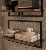 Lade das Bild in den Galerie-Viewer, SHELFMATE Typ A Wandregal Industrial Möbel Teakholz Metall schwarz Blankstahl Hängeregal Industrie Stil Regal Used Look Teak Holz
