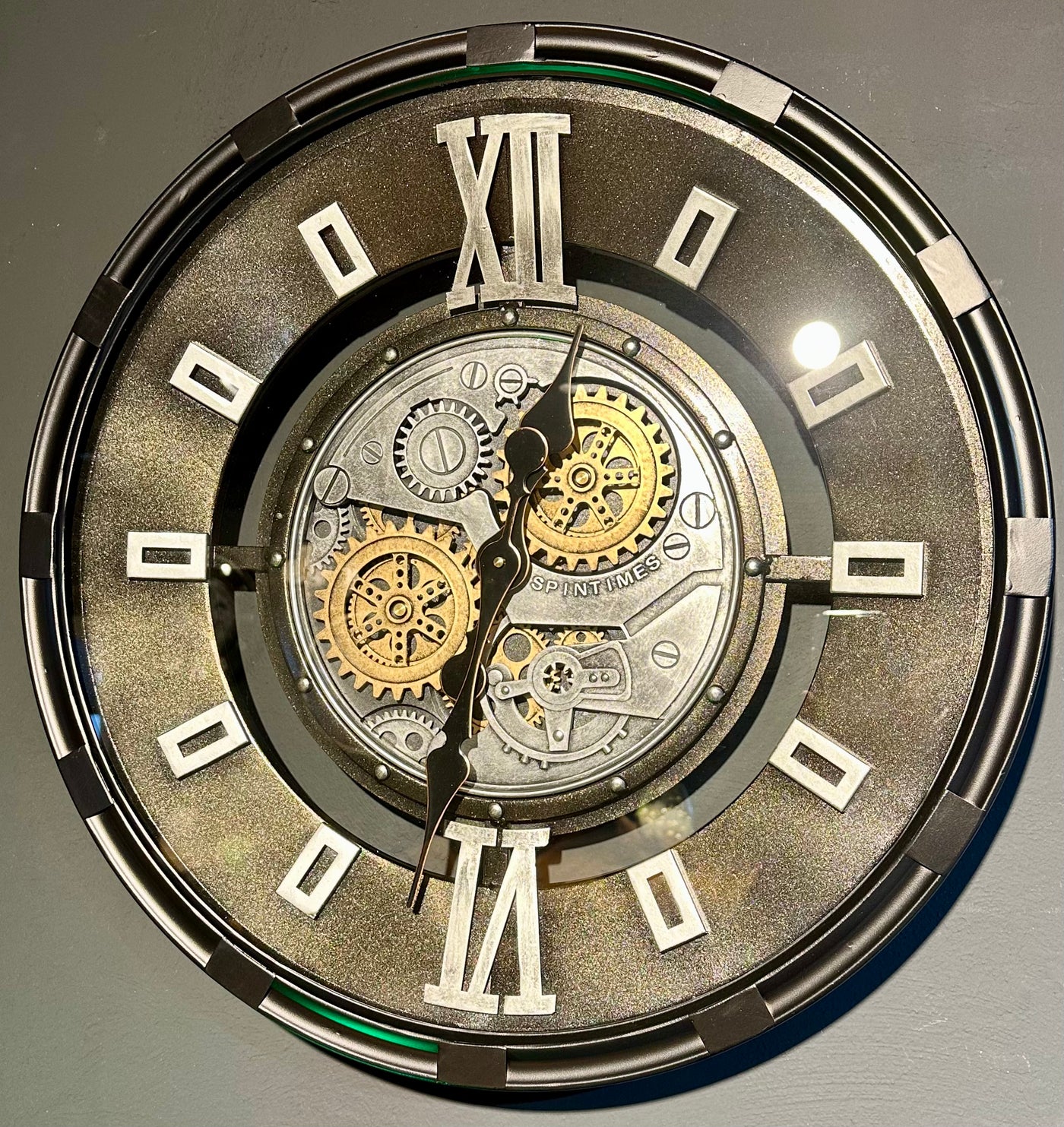 60 cm Industrial Belfast Wanduhr mit Zahnrad Silber Schwarz gold
