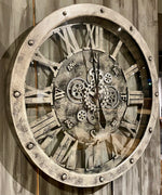 Lade das Bild in den Galerie-Viewer, 80 cm KOMPASS Wanduhr mit Zahnrad beige grau
