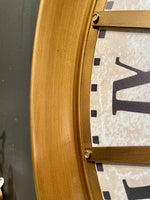 Lade das Bild in den Galerie-Viewer, 100 cm Wanduhr Zahnrad Zählwerk Animation gold Vintage weiss beige
