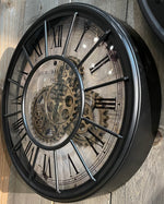 Lade das Bild in den Galerie-Viewer, Kleine Wanduhr Industrie Stil Zahnrad Zählwerk 50 cm Schwarz.
