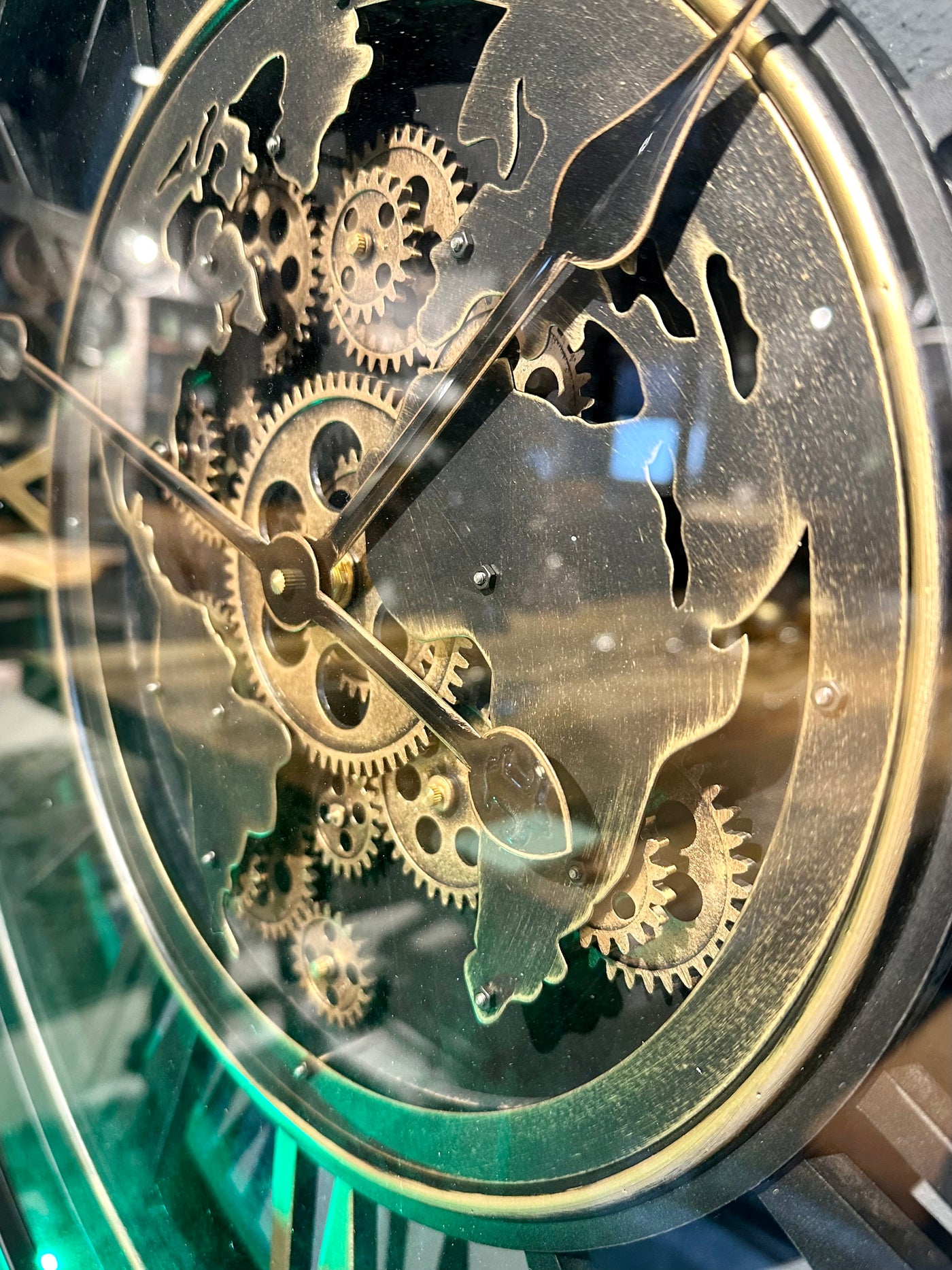 60 cm Weltkarte Wanduhr Zahnrad schwarz gold beweglich mit Zahnrädern