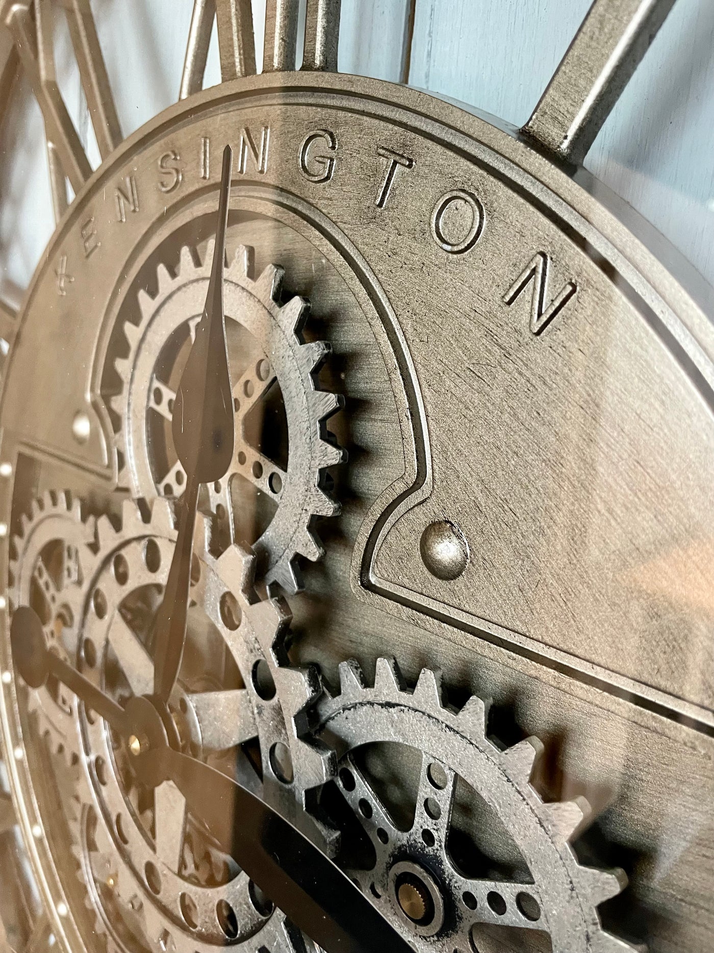 70 cm KENSINGTON Wanduhr Zahnrad Zählwerk Animation silber grau messing