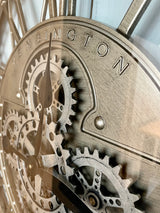 70 cm KENSINGTON Wanduhr Zahnrad Zählwerk Animation silber grau messing