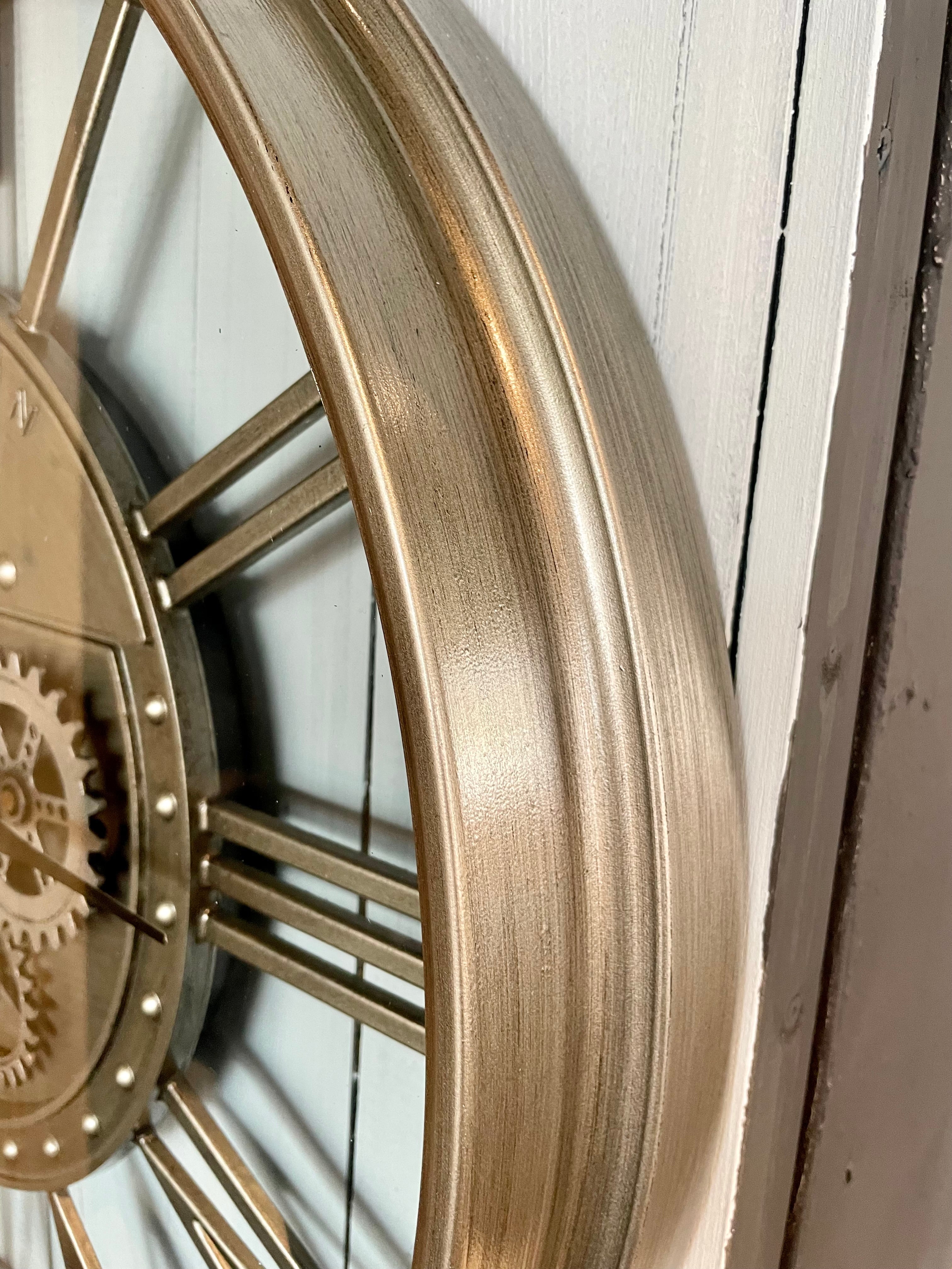 70 cm KENSINGTON Wanduhr Zahnrad Zählwerk Animation silber grau.