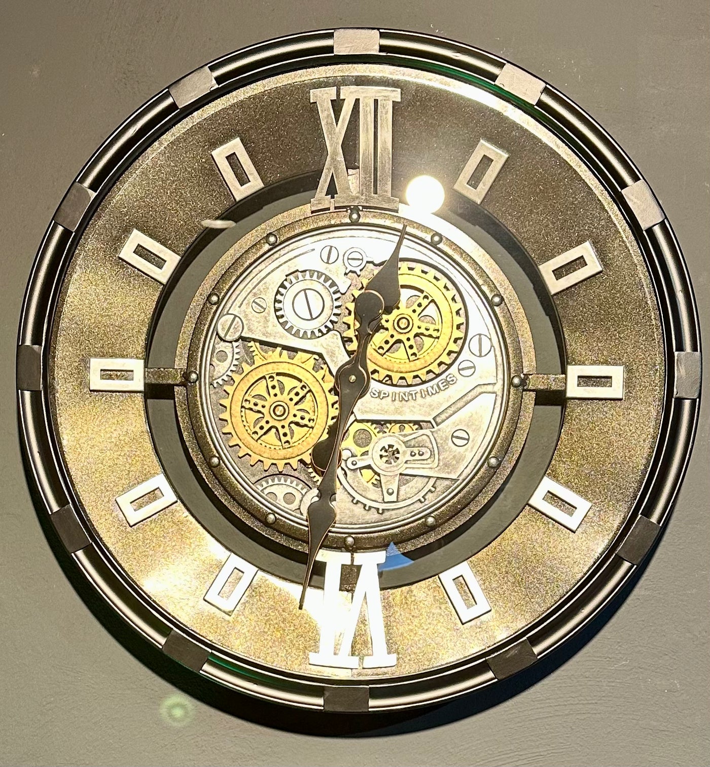 60 cm Industrial Belfast Wanduhr mit Zahnrad Silber Schwarz gold