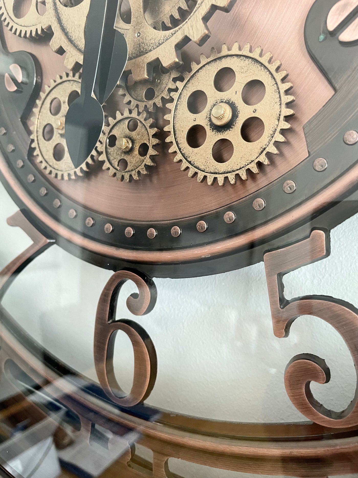 Wanduhr Zahnrad Berlin Zählwerk Animation Kupfer 55 cm
