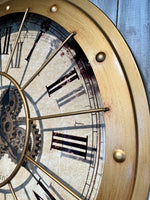Lade das Bild in den Galerie-Viewer, 80 cm große Vintage gold RIO Wanduhr mit Animation Zählwerk Zahnrad Wand Uhr
