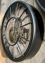 Lade das Bild in den Galerie-Viewer, Kleine Wanduhr Industrie Stil Zahnrad Zählwerk 50 cm Schwarz.
