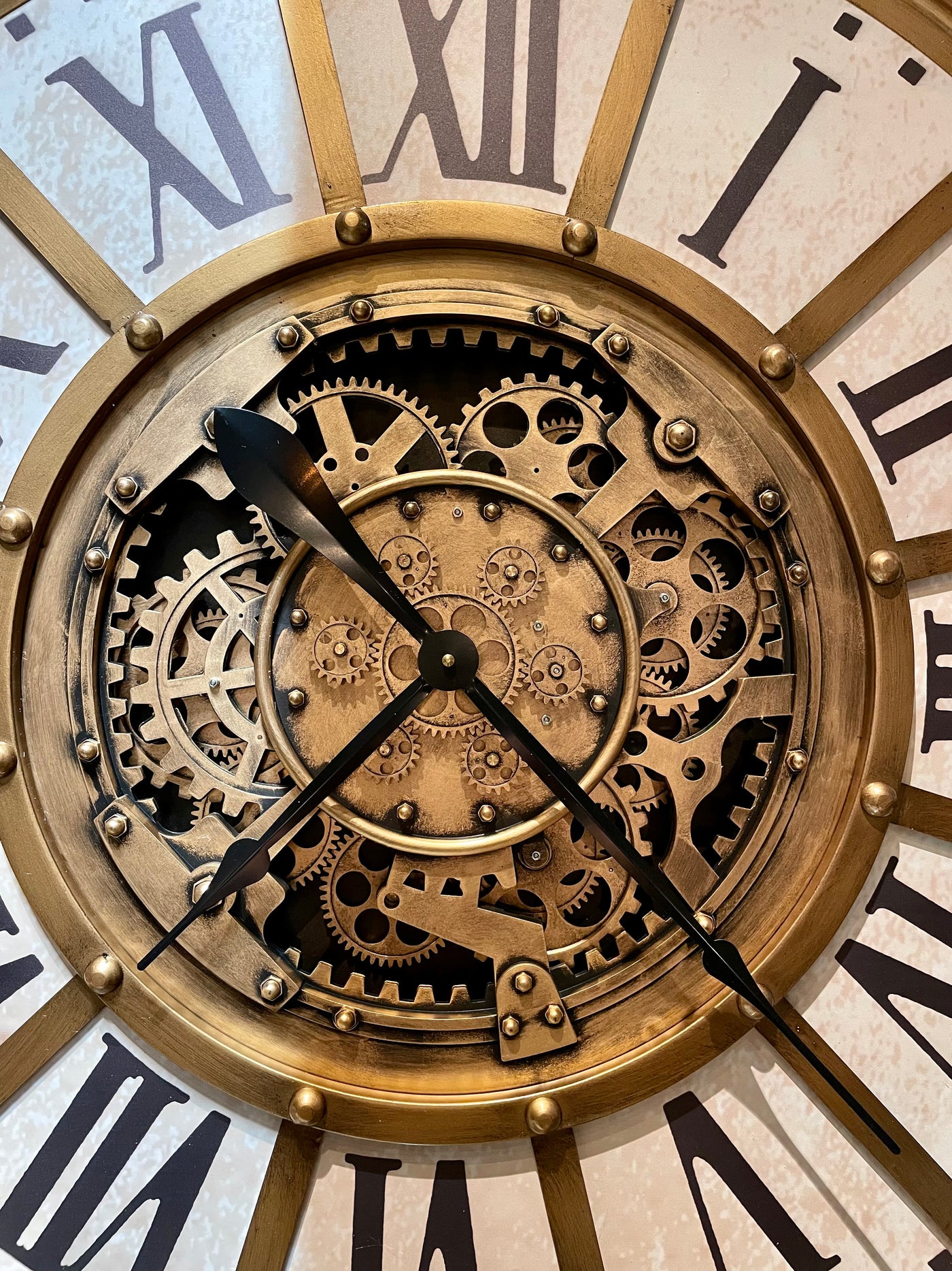 100 cm Wanduhr Zahnrad Zählwerk Animation gold Vintage weiss beige