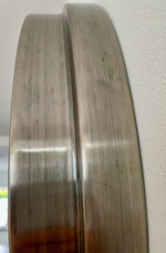 Lade das Bild in den Galerie-Viewer, KENSINGTON 55 cm Wanduhr Zahnrad Zählwerk Animation silber grau.
