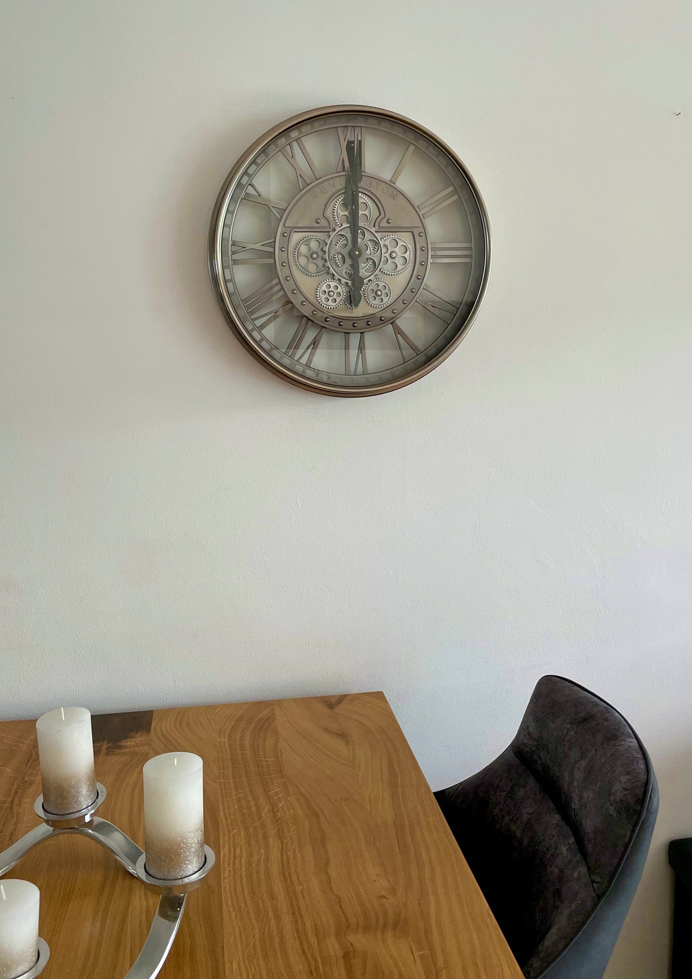 KENSINGTON 55 cm Wanduhr Zahnrad Zählwerk Animation silber grau