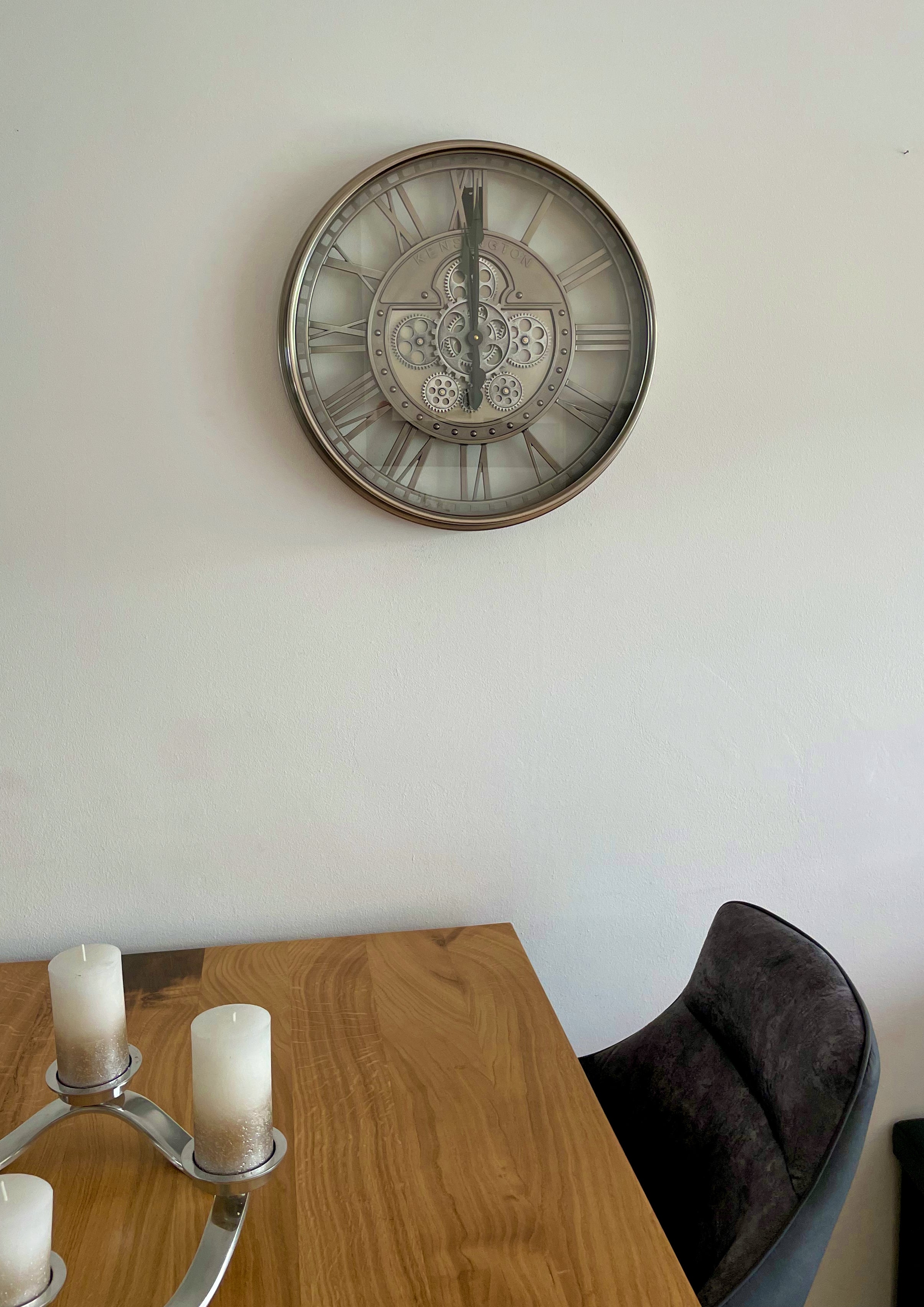 KENSINGTON 55 cm Wanduhr Zahnrad Zählwerk Animation silber grau.